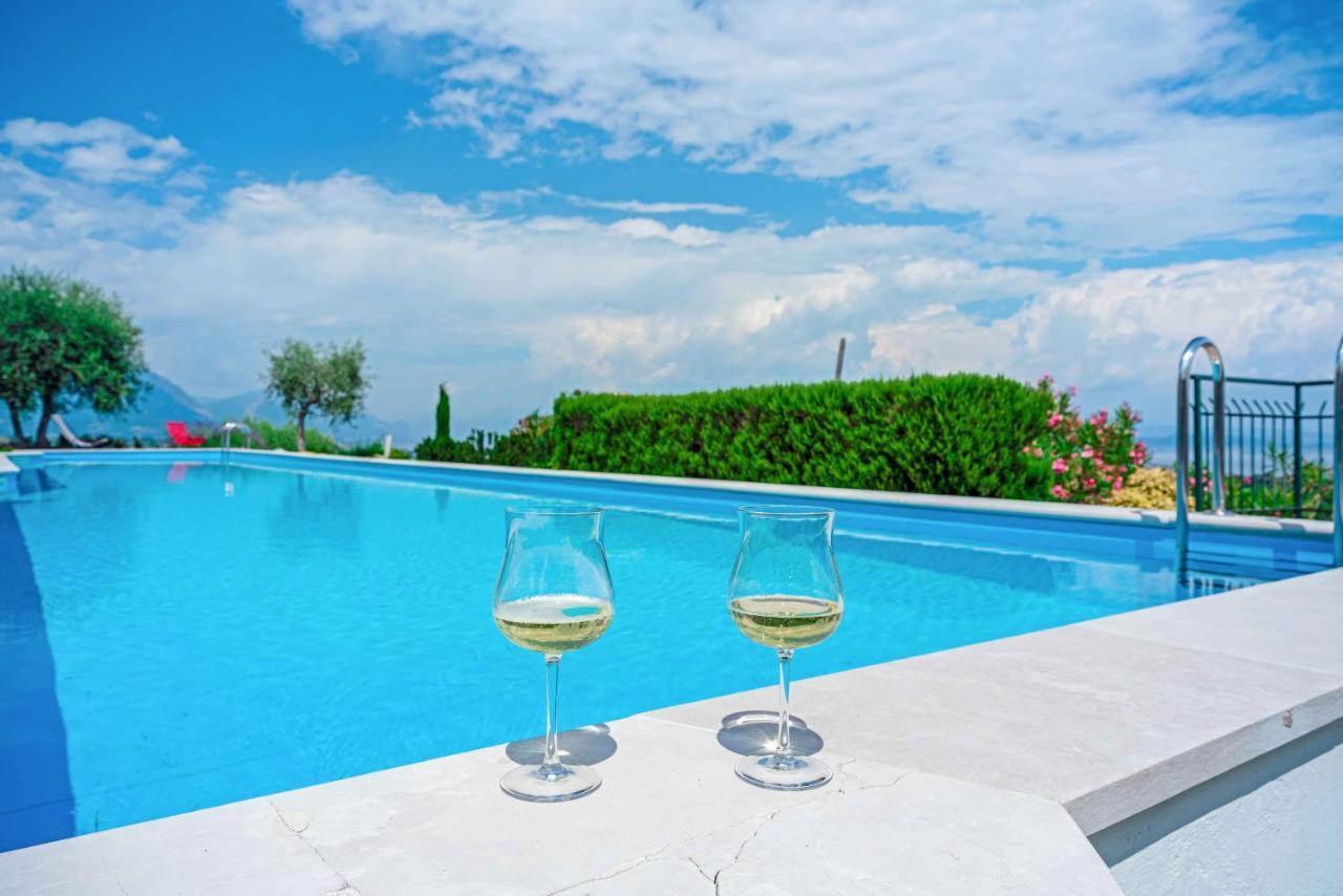 ソイアーノ・デル・ラーゴ Piscina Panoramica - La Casa Volanteヴィラ エクステリア 写真