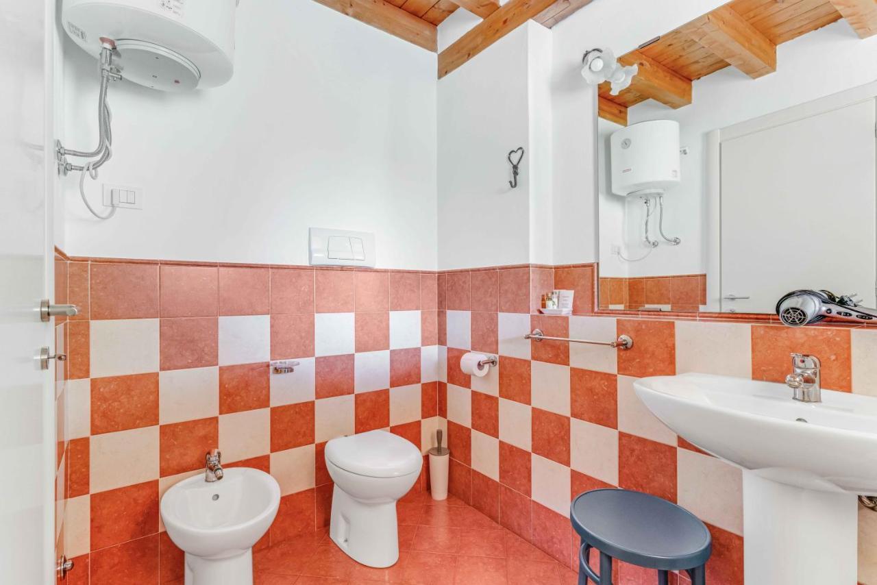 ソイアーノ・デル・ラーゴ Piscina Panoramica - La Casa Volanteヴィラ エクステリア 写真